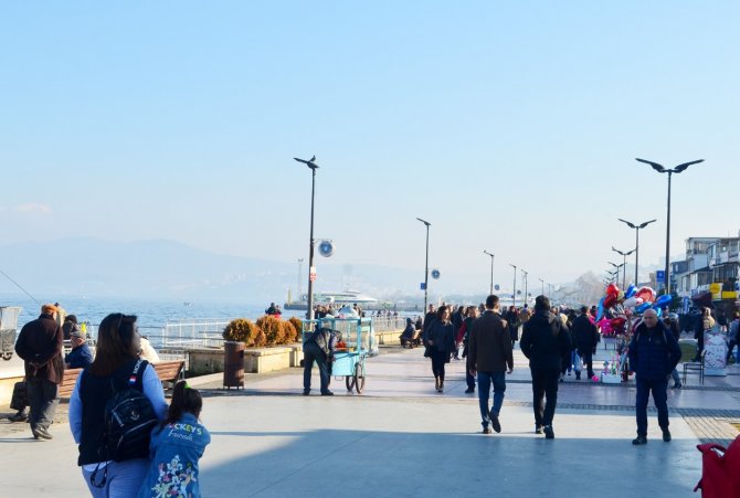 Mudanya Sahil Doldu Taştı