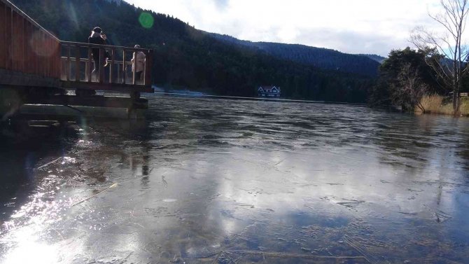 Güneşli Havayı Fırsat Bilen Tatilciler Gölcük’e Akın Etti