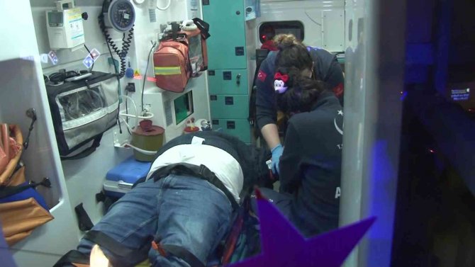 Maltepe’de 2 Otomobil Kafa Kafaya Çarpıştı: 1 Yaralı