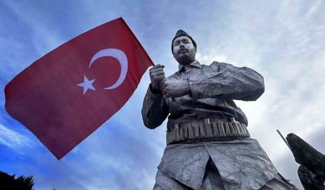 Binlerce Kişi Eksi 12 Derecede Sarıkamış Şehitleri İçin Yürüdü