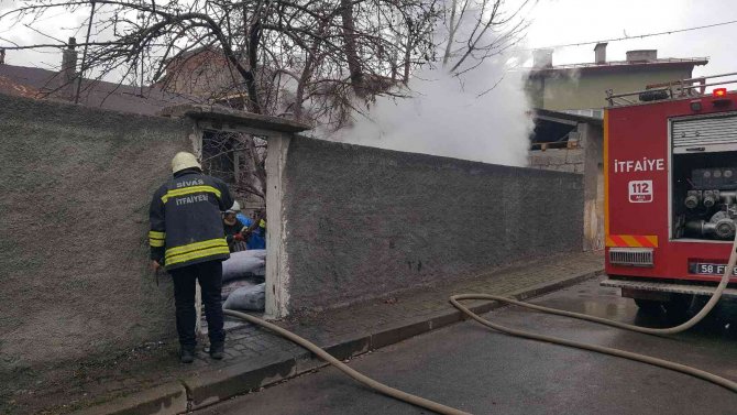 Yoğun Duman Ekipleri Alarma Geçirdi