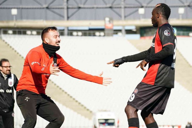 Spor Toto Süper Lig: Fatih Karagümrük: 2 - Konyaspor: 0 (İ̇lk Yarı)