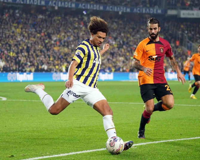 Spor Toto Süper Lig: Fenerbahçe: 0 - Galatasaray: 1 (İ̇lk Yarı)