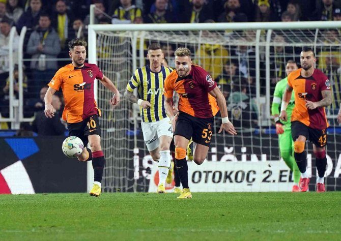 Spor Toto Süper Lig: Fenerbahçe: 0 - Galatasaray: 1 (İ̇lk Yarı)
