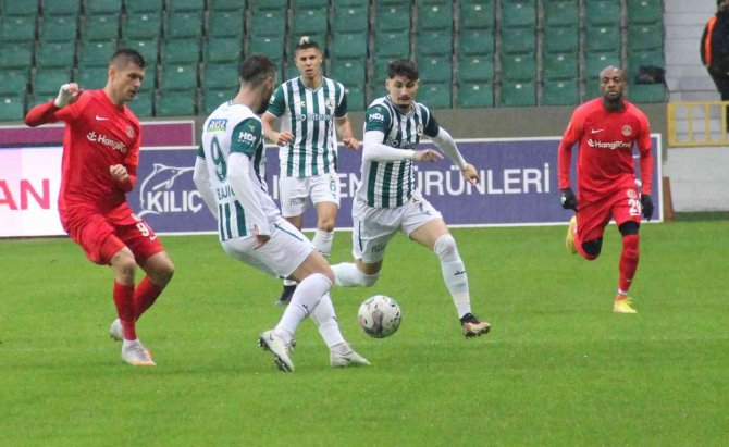 Spor Toto Süper Lig: Giresunspor: 0 - Ümraniyespor: 0 (İ̇lk Yarı)
