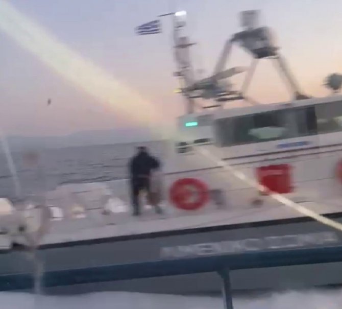 Yunan Sahil Güvenliğinden Taşlı Ve Silahlı Taciz
