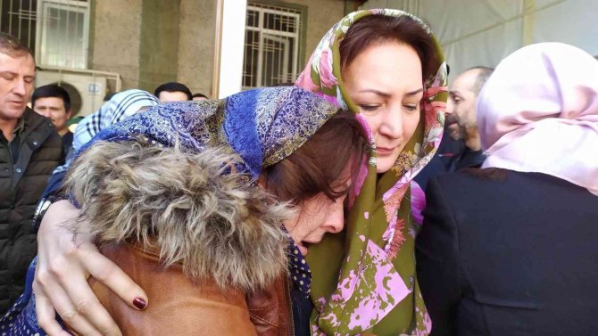 Fatih’te Darbedilip Öldürülen Taksi Şoförü Son Yolculuğuna Uğurlandı