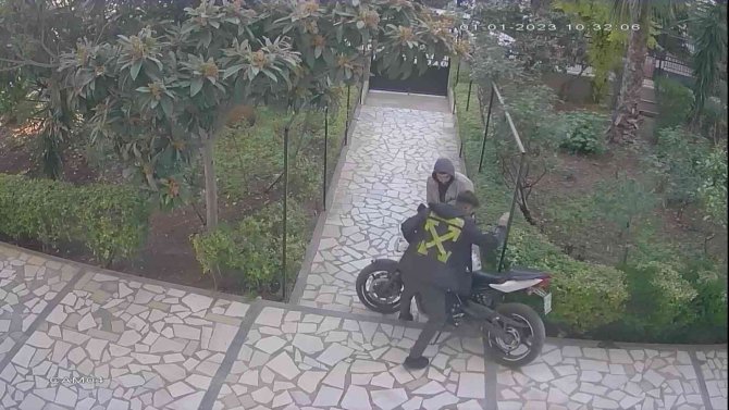 9 Suçtan Kaydı Var: Eve Yürüyerek Gitmemek İçin Motosiklet Çalmış