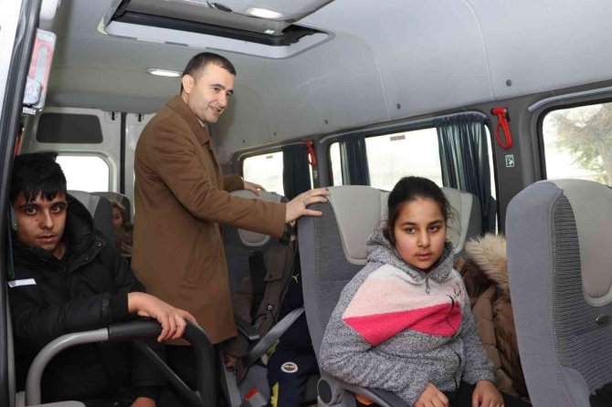 Kaymakamdan Öğrencilere Emniyet Kemeri Uyarısı