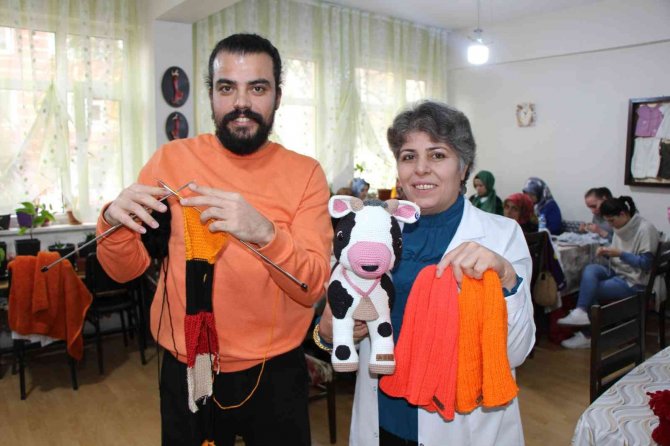 Yüksek Lisanslı Genç Örgücü