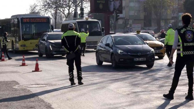 Sivil Polis Ekiplerinden Yolcu Kılığında Minibüs Denetimi