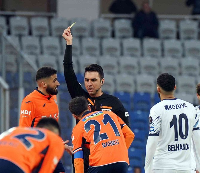 Spor Toto Süper Lig: Medipol Başakşehir: 0 - Adana Demirspor: 0 (İ̇lk Yarı)