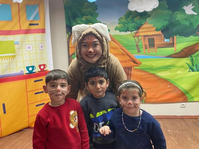 Bulanıklı Öğretmenlerin Oynadığı Tiyatro Oyununu Minikler Beğeni İle İzledi