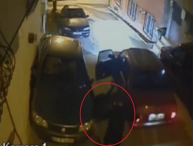 Camdan Atlayıp Otomobilini Hırsızın Elinden Kurtardı