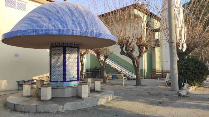 Cami Çıkışı Defalarca Bıçaklandı