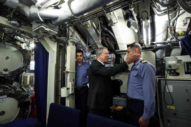 Bakan Akar Beraberindeki Tsk Komuta Kademesi İle Donanma Komutanlığında İnceleme Ve Denetlemelerde Bulundu