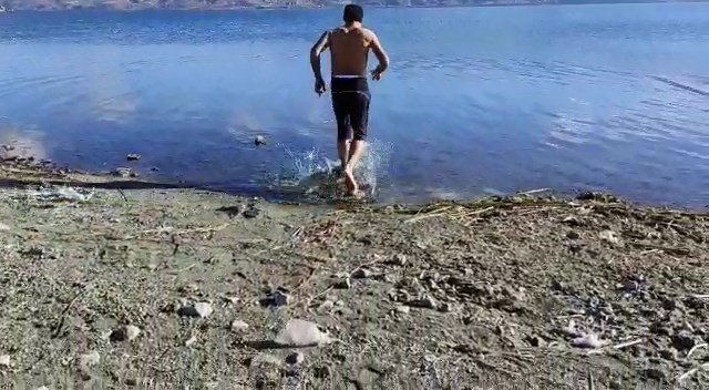 Eksi 5 Derecede Göle Girdi