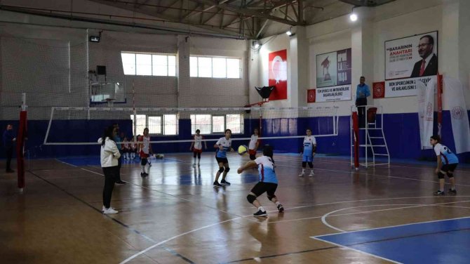 Elazığ’da Küçükler Voleybol İ̇l Şampiyonası Başladı