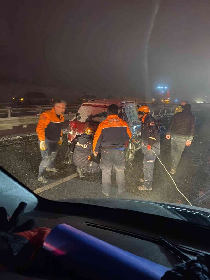 Eskişehir-kütahya Karayolunda Zincirleme Trafik Kazaları: 4’ü Ağır 17 Yaralı