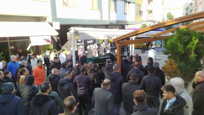 Fatih’te Darbedilip Öldürülen Taksi Şoförü Son Yolculuğuna Uğurlandı