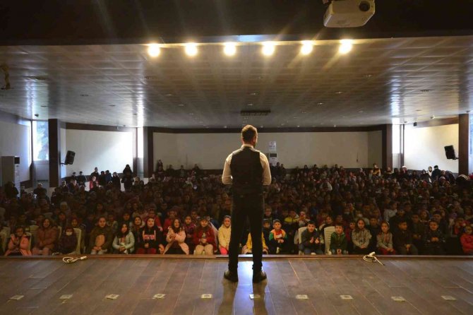 Gediz’de Çocuklara Kukla Gösterisi