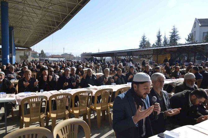 Burdur’da Vatandaşlar Yağmur Duasına Çıktı