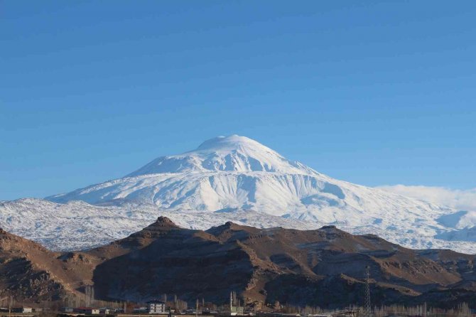 Bulutlar Çekildi, Ağrı Dağı Ortaya Çıktı