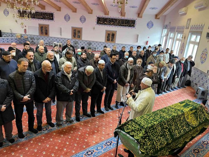 Fikir Adamı Ve Yazar Yaşar Kaplan İçin Almanya’da Cenaze Namazı Kılındı