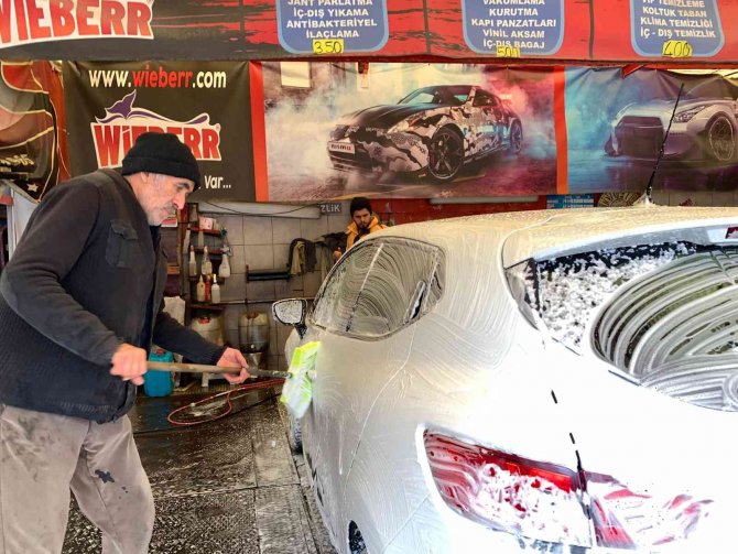 Soğuk Bir Yandan, Atan Maliyetler Bir Yandan