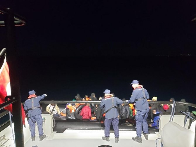 İ̇zmir Açıklarında 89 Göçmen Yakalandı, 33 Göçmen Kurtarıldı