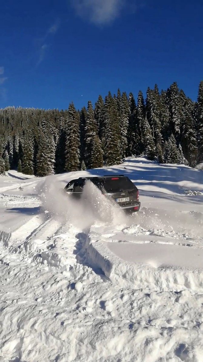 Kar Kalınlığının 50 Santimetreyi Bulduğu Karabük’te, Arazi Araçlarıyla Karın Keyfini Çıkardılar
