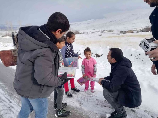 Muradiye’de Karla Mücadele Çalışmaları Başladı