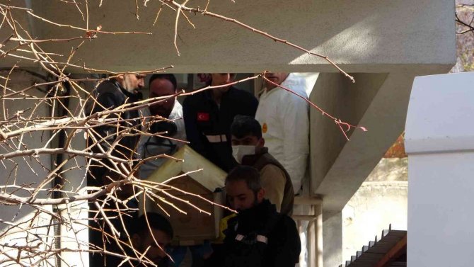 Kartal’da 2 Kadının Ölü Bulunduğu Evden Uyuşturucu, Fare Zehri Ve Şizofreni İlaçları Çıktı