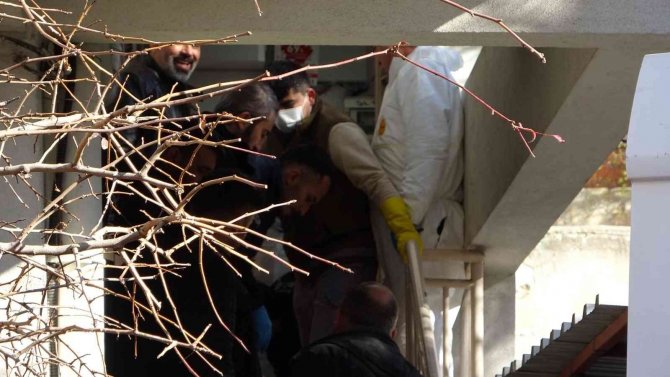 Kartal’da 2 Kadının Ölü Bulunduğu Evden Uyuşturucu, Fare Zehri Ve Şizofreni İlaçları Çıktı