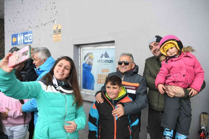 Başkan Büyükkılıç, Yerli Ve Yabancı Turistlerle Erciyes’te Buluştu