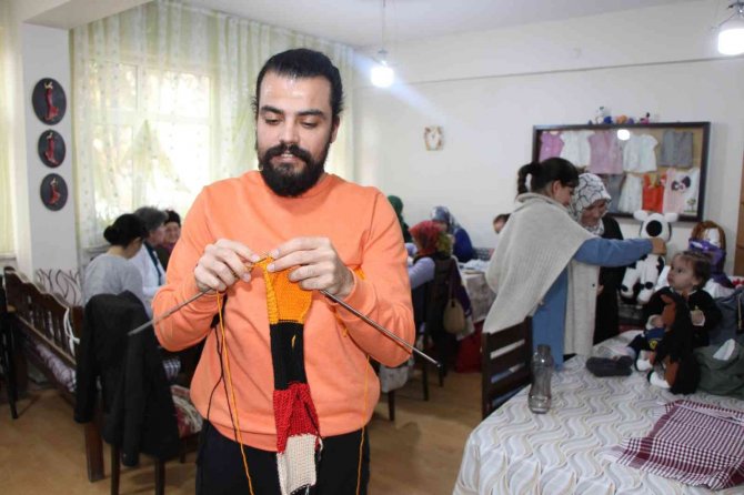Yüksek Lisanslı Genç Örgücü