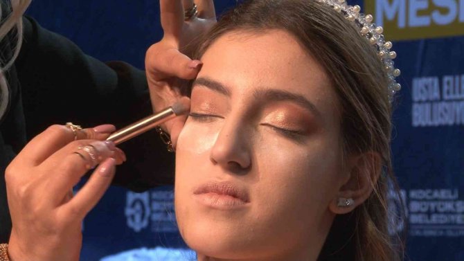2023’te Öne Çıkacak Saç Ve Makyaj Trendleri Bu Fuarda