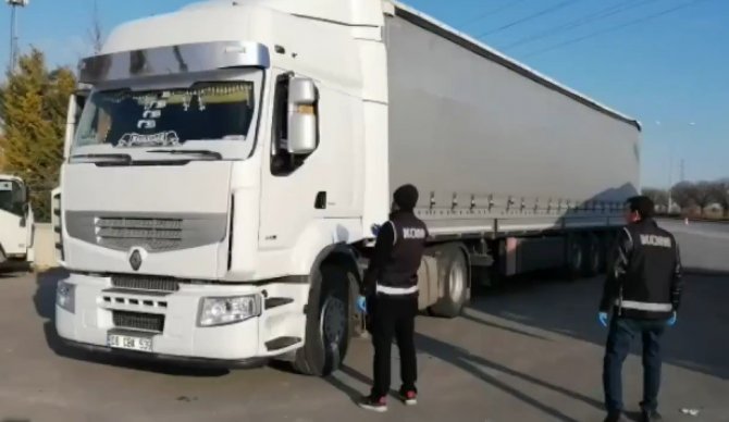 Dorsedeki Kutulardan 5 Milyonluk Kaçak Sigara Çıktı
