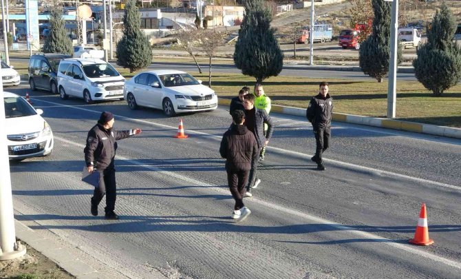 Otomobilin Çaptığı Yaya Ağır Yaralandı
