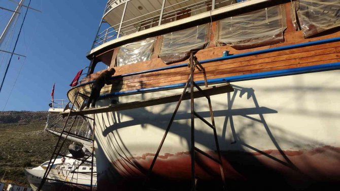 Marmaris’te, Milyonluk Yatlar Ve Tekneler Bakıma Alındı