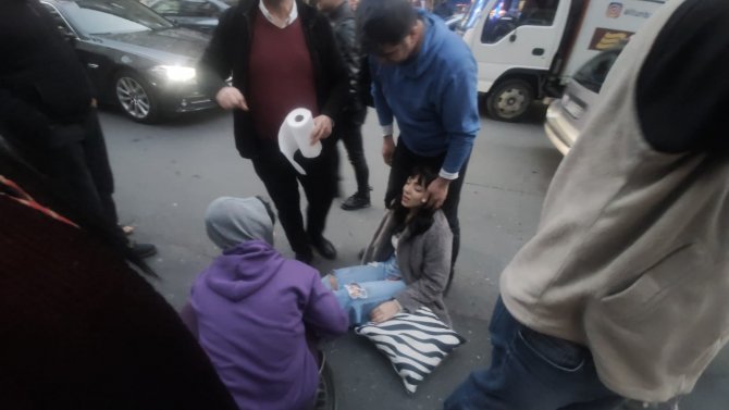 Mecidiyeköy ’De Vıp Minibüs Yolun Karşısına Geçmeye Çalışan Kadına Çarptı