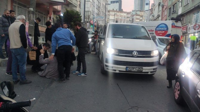 Mecidiyeköy ’De Vıp Minibüs Yolun Karşısına Geçmeye Çalışan Kadına Çarptı