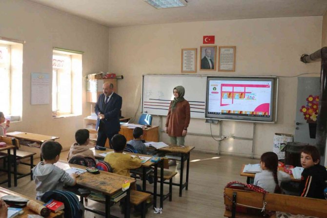 Müdür Başyiğit, "Kitaplarla Her Yaşta Dost Olun"