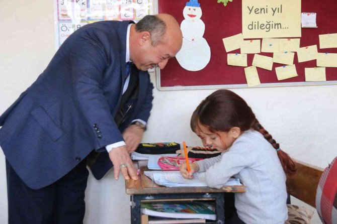 Müdür Başyiğit, "Kitaplarla Her Yaşta Dost Olun"