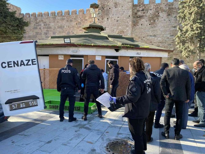 Umumi Tuvalette Kalp Krizi Geçiren Yaşlı Adam Hayatını Kaybetti
