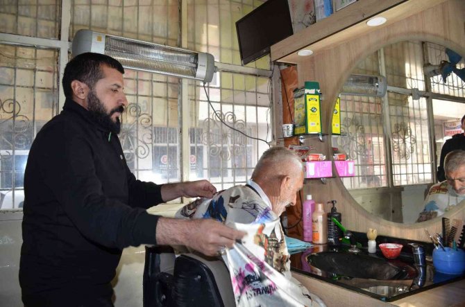 Çeyrek Asırlık Berber, 3 Yıldır Engelli Ve Yaşlı Vatandaşlara Ücretsiz Hizmet Veriyor