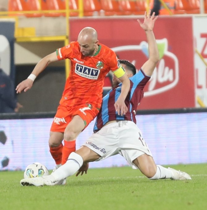 Spor Toto Süper Lig: Alanyaspor: 3 - Trabzonspor: 0 (İ̇lk Yarı)