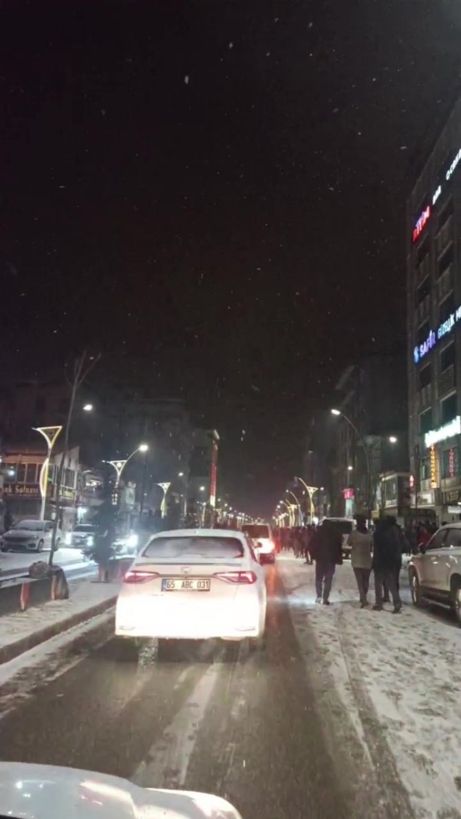 Yüksekova’da Galatasaraylılar Sevinçlerini Caddelere Taşıdı