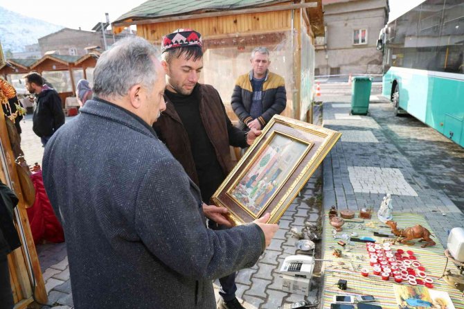Başkan Yalçın Yılın İlk Antika Pazarında