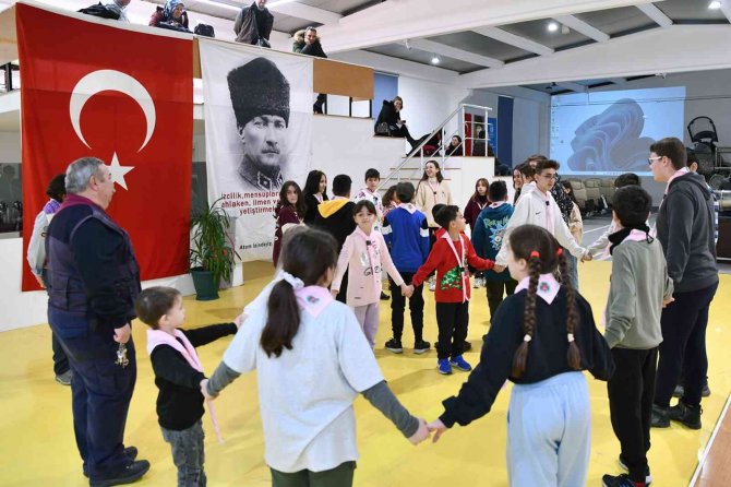 Çocuklar İzciliği Ve İklimi Öğreniyor